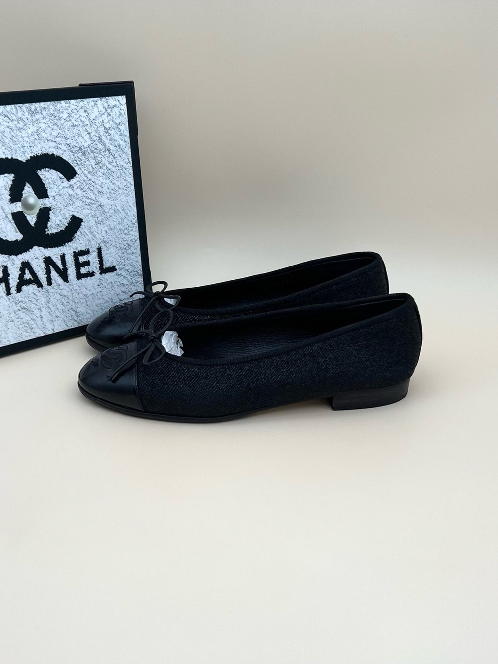 CHANEL Black Knit and Leather Cap-Toe Ballet Flats with Bow